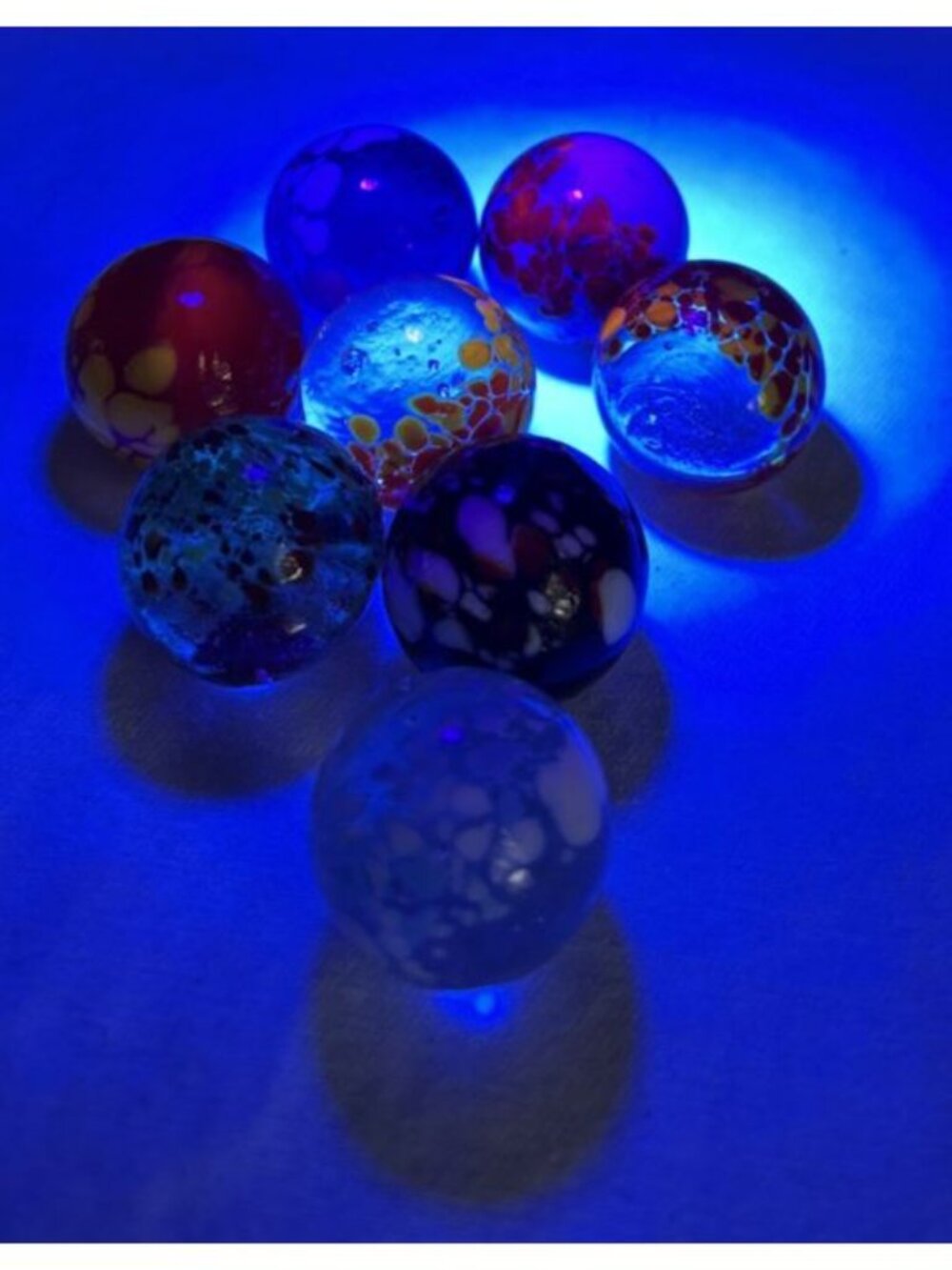 House Of Marbles Shooter Marbles UV Glows 6mm Lot of 8 - Picture 2 of 8